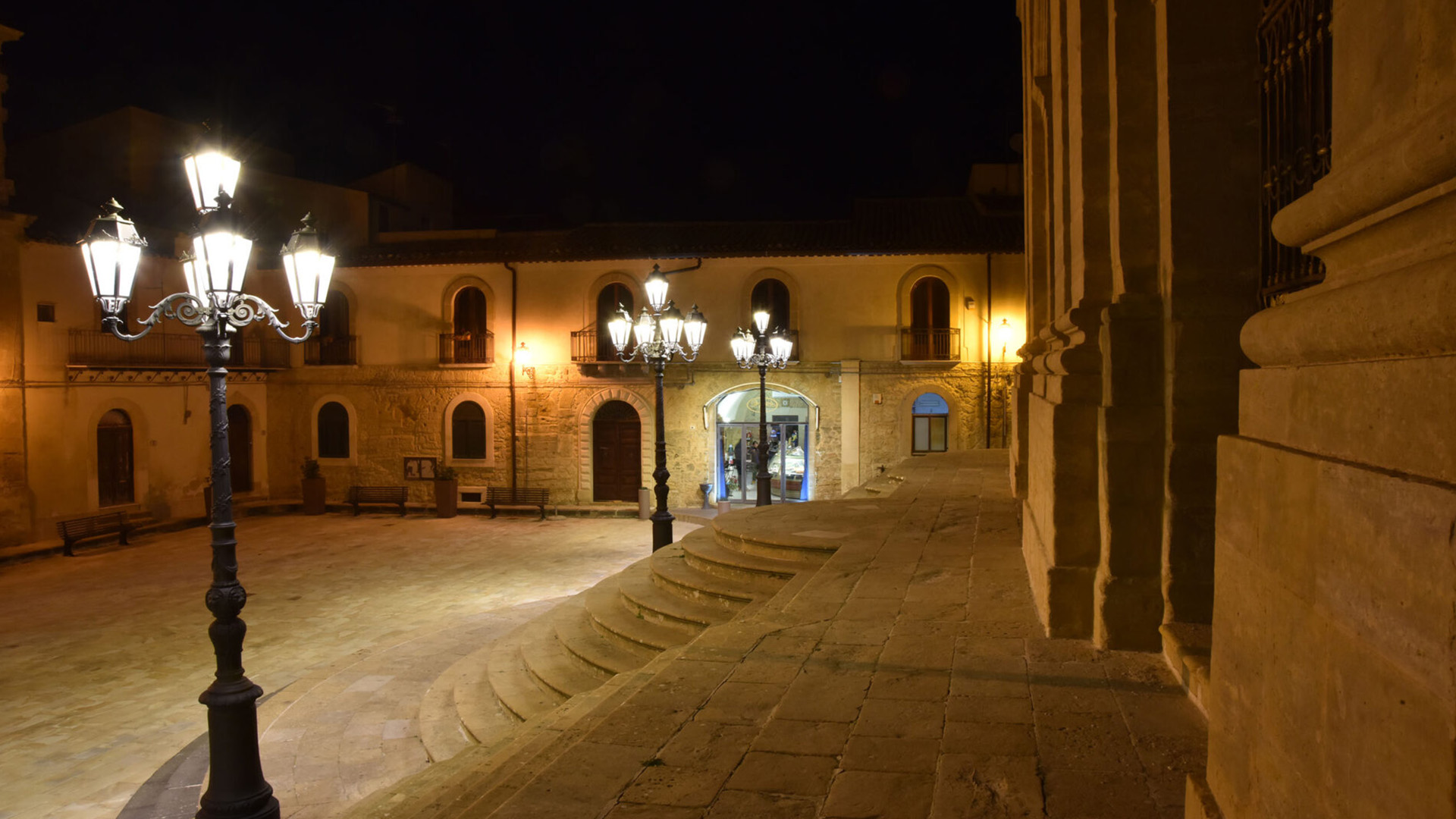 The restoration of the majestic lampposts of Piazza della Cattedrale, Enna