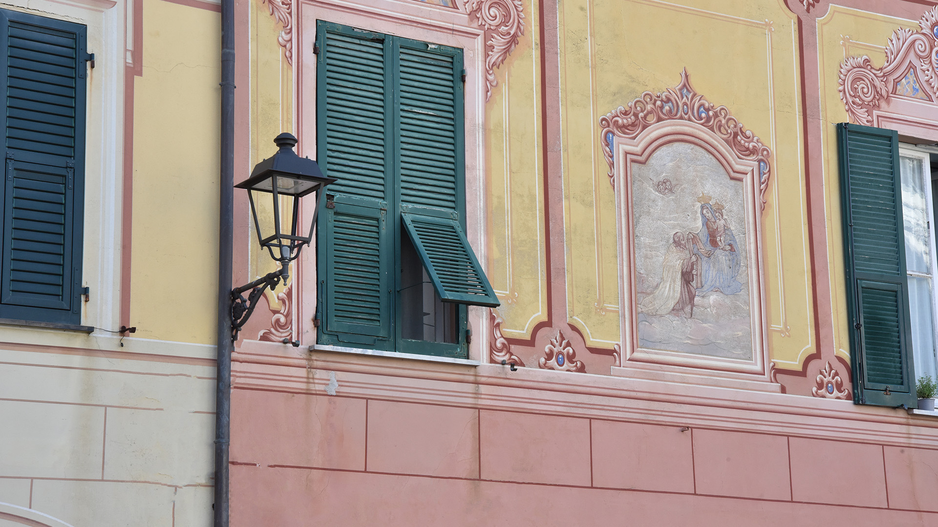 The lanterns of Lavagna acquire new light.