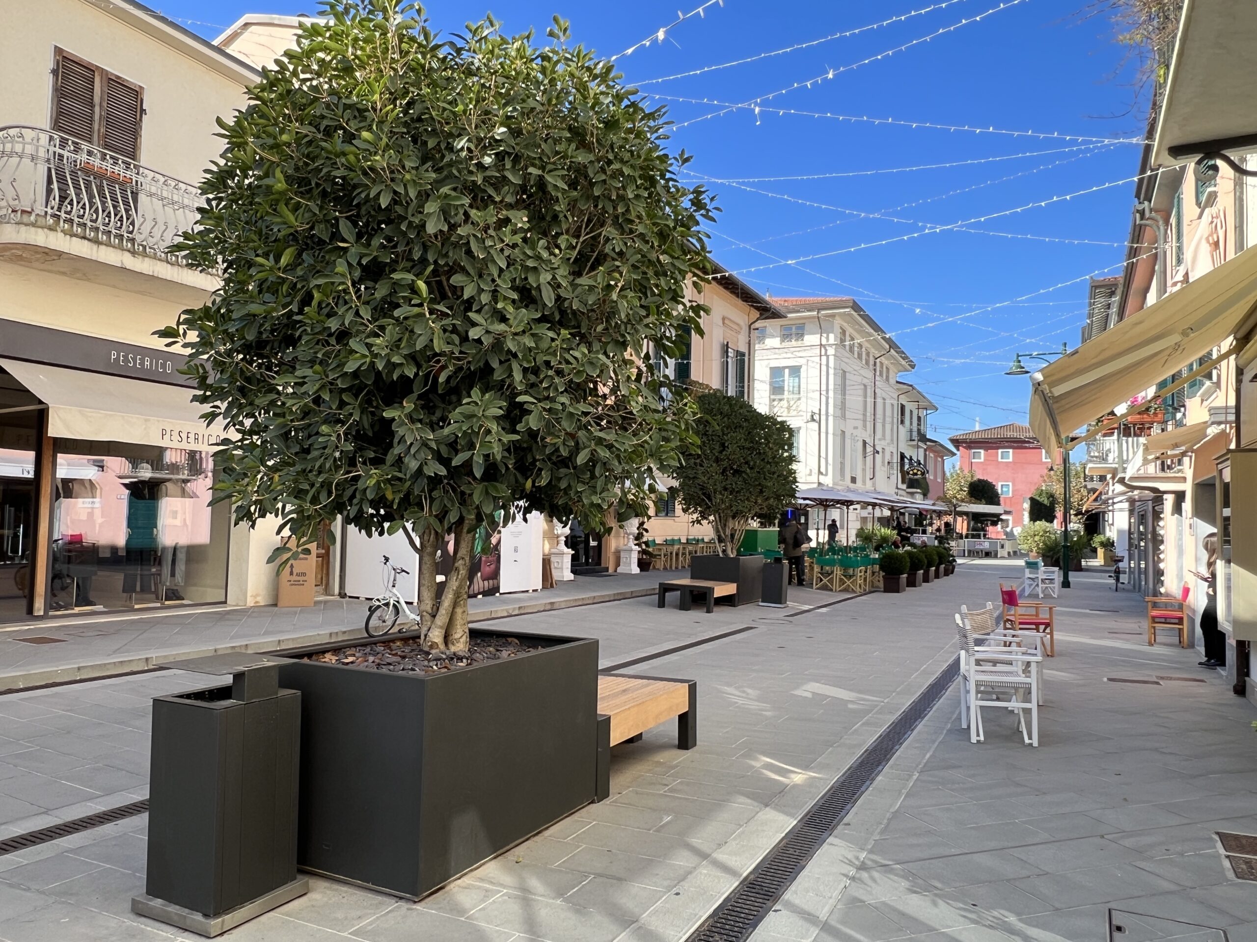 Pictor Urban Furniture Enhances Forte dei Marmi's Cityscape