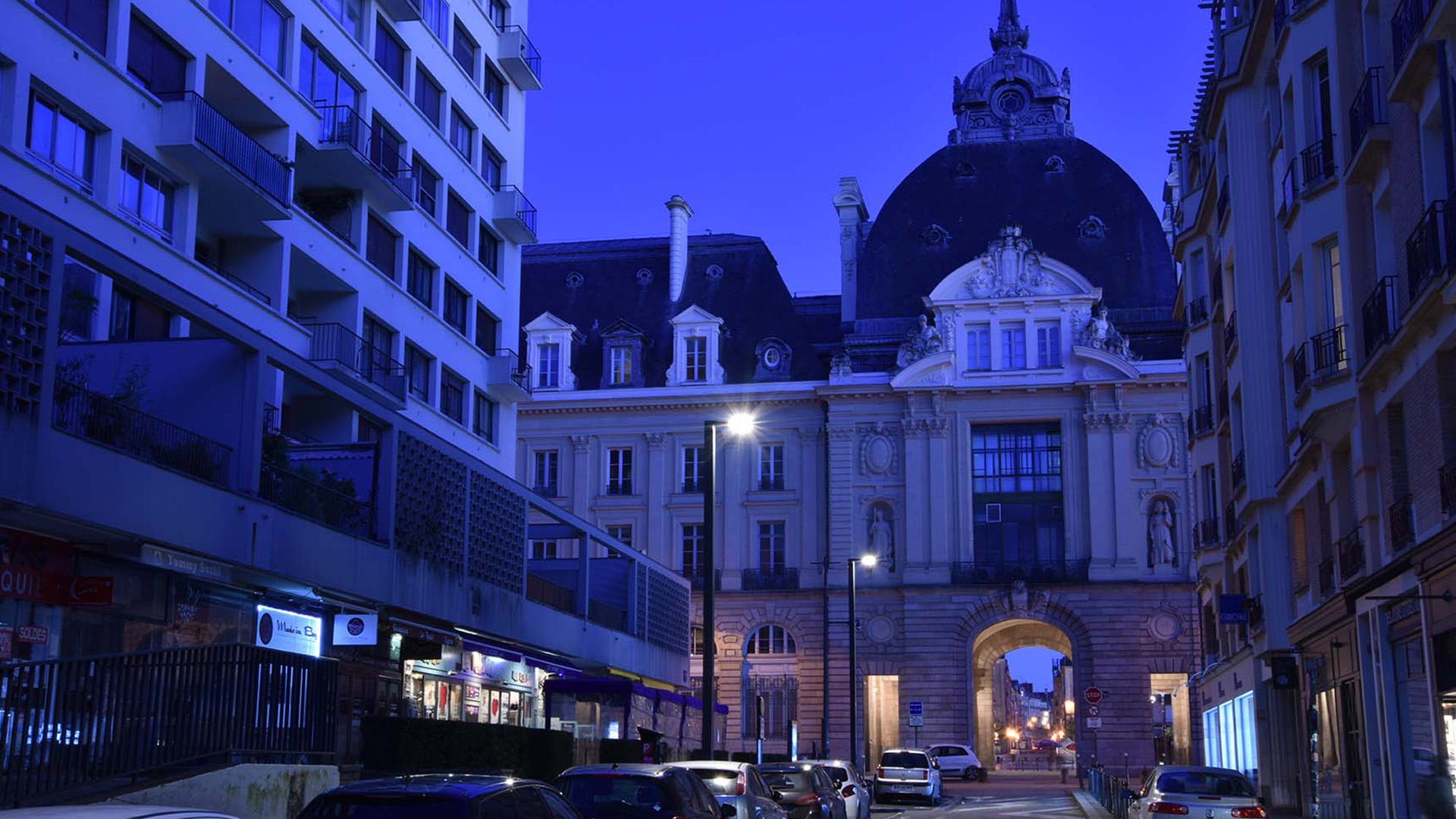 Una luminaria minimalista para los edificios bretones