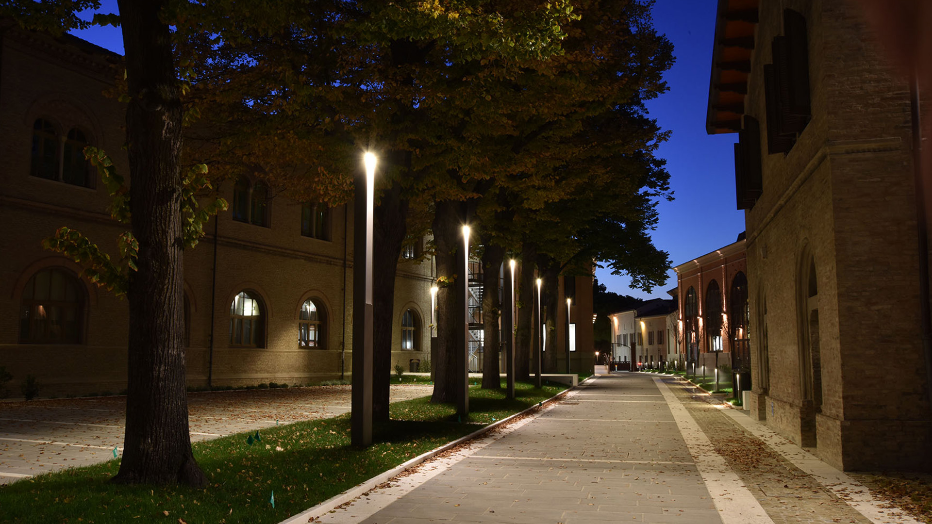 Lampposts and bollards for the Rimini campus.