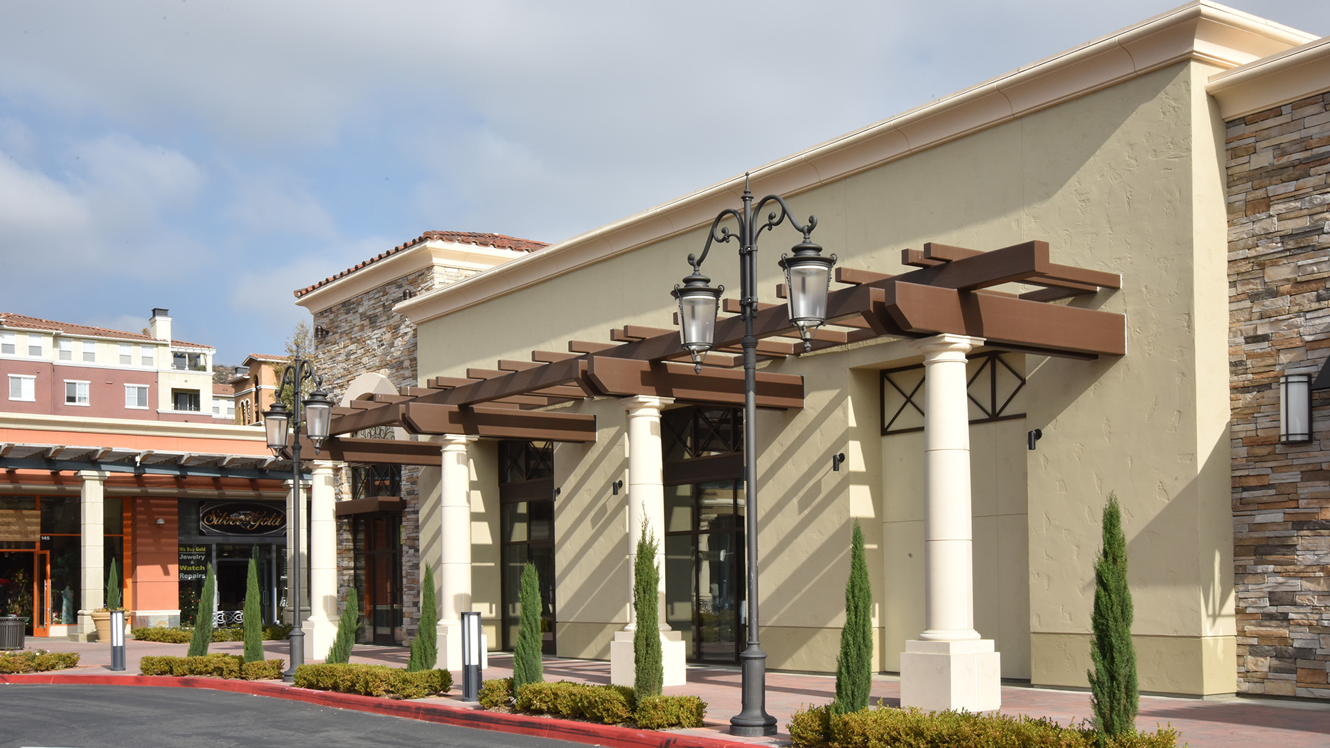 Simi Valley: plazas y calles de una estructura comercial