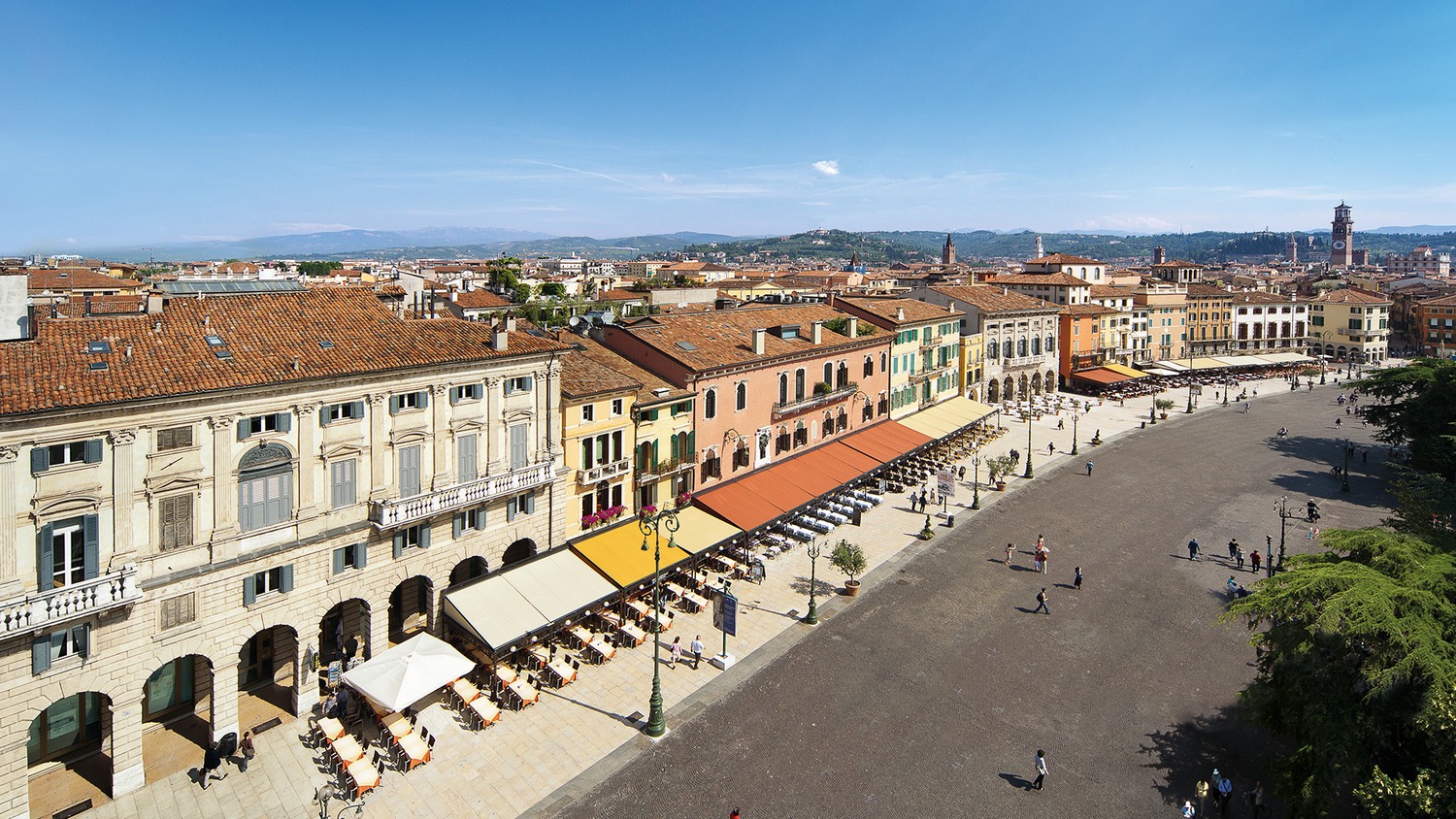 Una gran veranda con vistas a la Arena de Verona